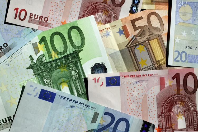 Analysts say the euro dropped today to its lowest level for a year and is flirting with the 1.30 mark against the dollar. 