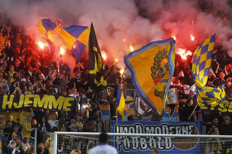 BALLADE. Brøndby skal gøre det helt klart for DBU, hvordan de vil tackle fodboldbøller i fremtiden. 