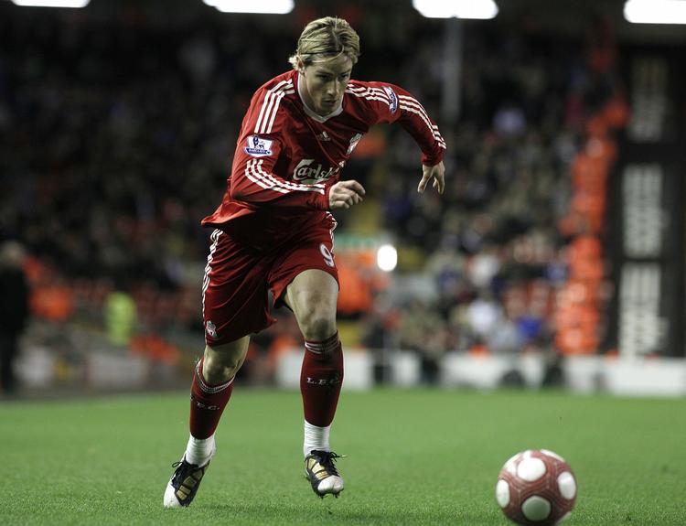 TVIVLSOM. En slem knæskade kan koste Fernando Torres VM. 