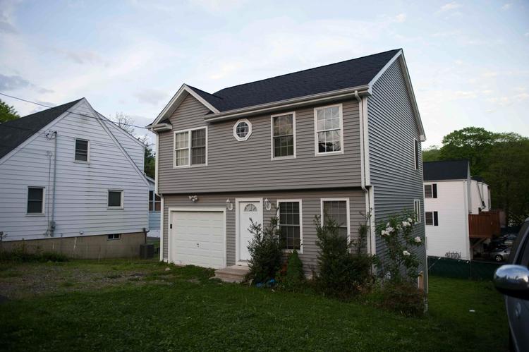 TERRORANKLAGET. Den terrormistænkte amerikansk-pakistanske mand boede tre år i dette hus i den nordamerikanske delstat Connecticut. 