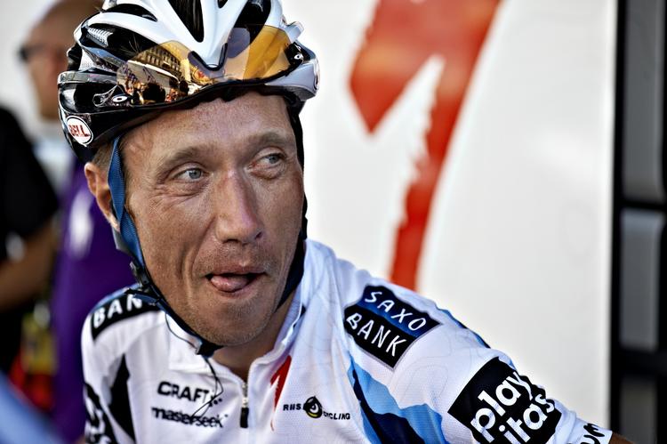 Chefens bryllup eller sejrens sødme? Nicki Sørensen hælder mest til at cykle efter sejren i Post Danmark Rundt, og det er holdejer Bjarne Riis indfordstået med. 