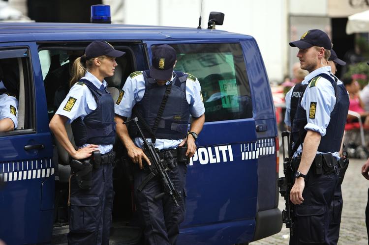 Det var 30. juni sidste år, at 'Lille ' skulle være forsøgt dræbt på Nytorv foran Københavns Byret. Netop i de dage kørte retten under store sikkerhedsforanstaltninger retssagen mod hans storebror - 'Store A' - der var tiltalt for bestille en stribe lejemord. (arkivfoto) 