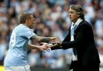 kontrovers. Der har angiveligt været særdeles ophedede diskussioner mellem Craig Bellamy og manager Roberto Mancini. Så nu er waliseren ikke længere Manchester City-spiller. Arkivfoto. 