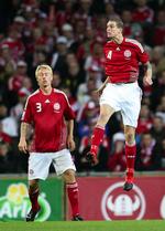 Sikre. Med deres 21 og 25 år tyder meget på, at kun skader kan sætte en stopper for et langt makkerskab på landsholdet  mellen Simon Kjær (tv) og Daniel Agger. Arkivfoto. 