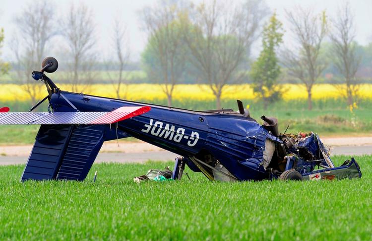 Ulykke. Farage slap med skræmmer, mens piloten er hårdere kvæstet. 