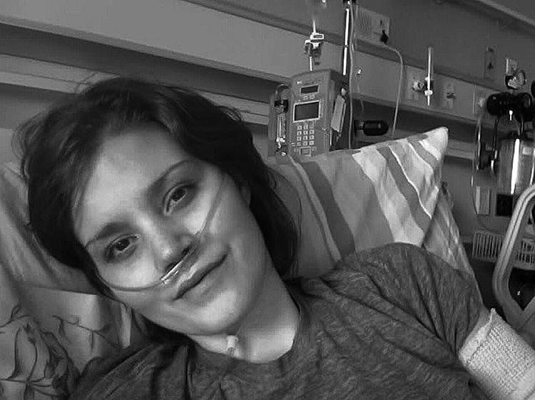 Blogger. 25-årige Eva Markvoot fra Canada skrev på sin blog '65 red roses' om sit liv med en dødelig sygdom. Markvoot døde i slutningen af april. Også i Danmark har flere og flere sygdomsramte blogs, hvor de skriver deres tanker om døden og sygdommen ned. 