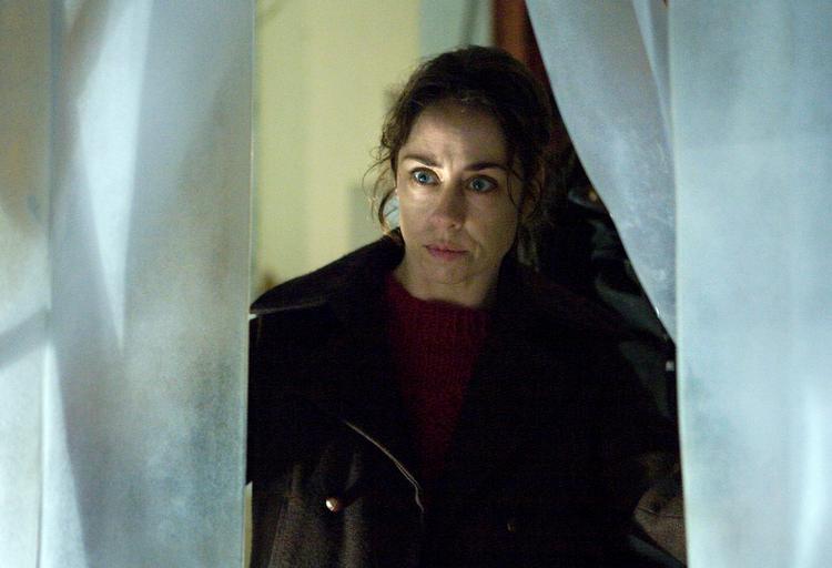 Drama. Regeringen lægger op til, at DR skal bruge langt flere penge på at købe dramaproduktioner 'ude i byen'. Medieforsker Mark Ørsten fra Roskilde Universitet siger til DR, at det hele lugter af, at regeringen vil udlicitere drama-tv som 'Sommer', 'Livvagterne' og 'Forbrydelsen' (billedet). Arkivfoto. 