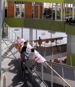 børnehave?  Arbejdspladserne er alle steder i Unilevers nye bygning i Hamburg. Foto: Adam Mørk 