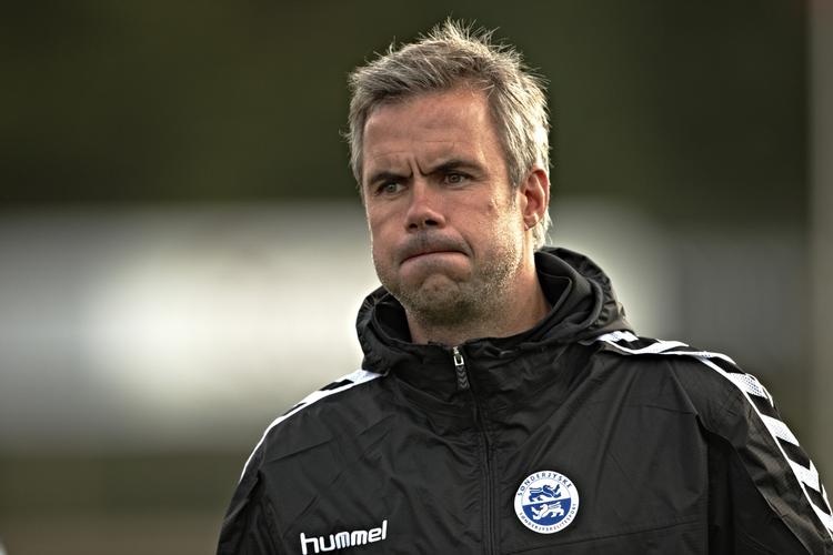 Sønderjyske-træner Michael Hemmingsen er mere end glad for de tre point i kampen mod AGF, men han vil også kræve flere sejre i nærkampene. Arkivfoto. 