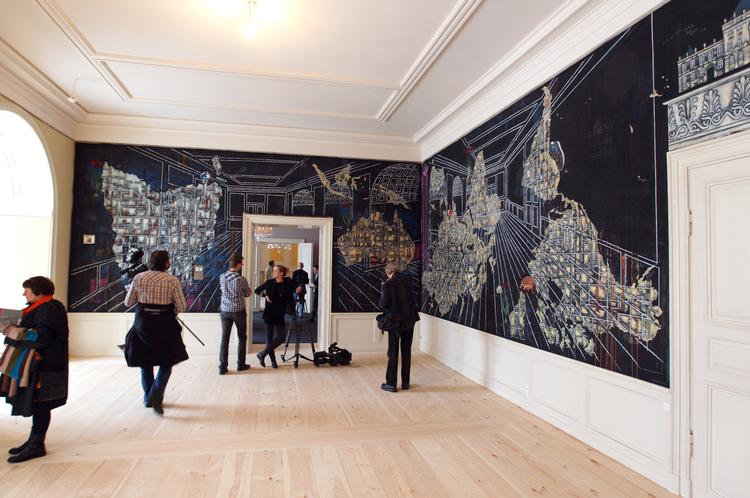 Frederik VIII's Palæ på Amalienborg er blevet renoveret og udsmykket med moderne kunstværker af bl.a. Olafur Eliasson, Kasper Bonnén, Kathrine Ærtebjerg, Morten Schelde og Tal R. 