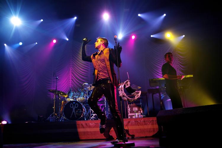 partyfreaks. Scissor Sisters leverer oftest kritikerroste og særdeles festlige koncerter. Her i KB Hallen i 2007. 