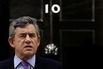 Andenviolin. Gordon Brown må finde sig i at vente på hvad Clegg og Cameron bliver enige om. 