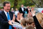 Målinger peger på, at David Cameron og de konservative er tæt på sejr. 