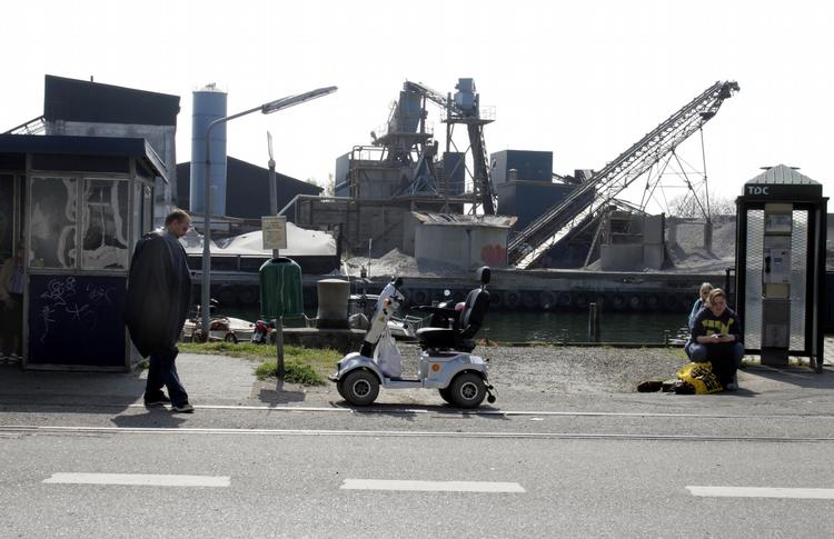 afvikling. Mens den gennemsnitlige formue i Rudersdal Kommune er 1,5 millioner kroner, er den 165.200 på Lolland. Her er vi på havnen i Nakskov. Foto: Lars Hansen 