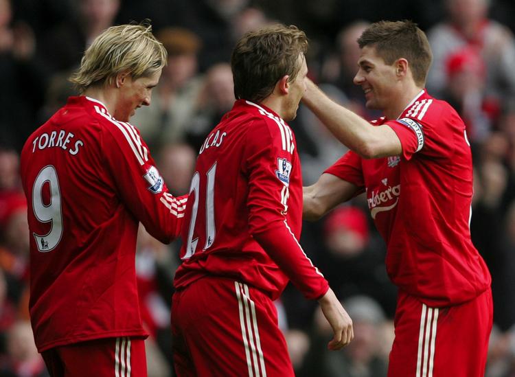 stjerneglans. Liverpools præstationer har i denne sæson været afhængig af formen hos - og tilstedeværelsen af - Fernando Torres (tv) og Steven Gerrrard (th). Arkivfoto. 