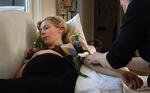 Eva Röse er gravid. Men selv om hun passer godt på sig selv, kan hun ikke undgå at optage og videregive en masse kemikalier til sin ufødte søn.  Foto fra www.undtagelsen.se 