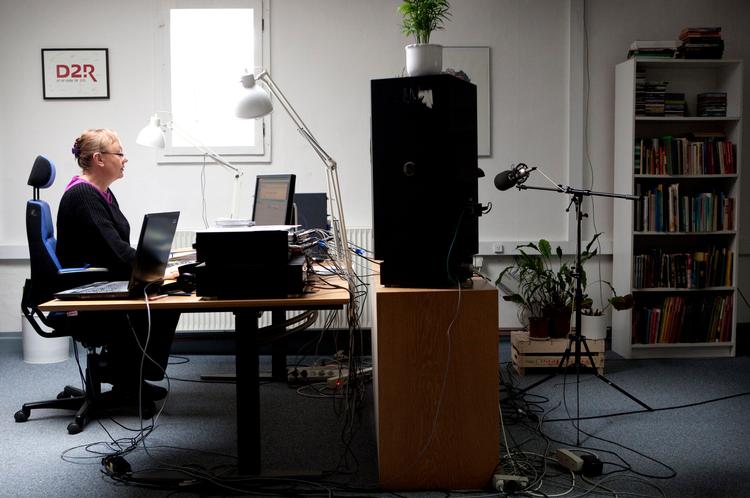 Græsrod. Den erfarne DR-producer Jytte Nordholt blev fyret i en sparerunde fra DR og startede Den2Radio i protest mod det P1, hun mener er blevet for  hurtigt og overfladisk. Foto: Peter Hove Olesen 