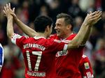 mesterskabsjubel. Bayerns Ivica Olic (th) og Mark van Bommel jubler over årets første trofæ. der er stadig mulighed for to flere til sydtyskerne. 