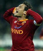 selvhævdende. Fransesco Totti har endnu en gang bevæget sig ud i kontroversielle udtalelser. Denne gang oven på den grumme ned-sparkning af Mario Balottelli. Arkivfoto. 