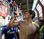 farvel. Kevin Kuranyi tager afsked med Schalke 04's tilhængere efter kampen mod Mainz 05 i går. Angriberen skal nu til russisk fodbold. 
