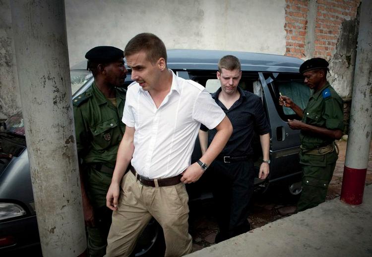 Ventetid. De norske lejesoldater Tjostolv Moland og Joshua French må vente med at få deres sag for retten i DR Congo, efter dommerne ikke nåede flyet. 