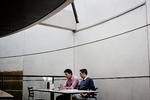Fremtidssikring. En undersøgelse, viser, at kandidater, som har gennemført deres uddannelse på normeret tid, med tiden får mere i lønningsposen end studerende med mange job og lang studietid. 