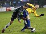 DUEL. Der er nedrykning, medaljer og måske endda europæisk kvalifikation på spil, når Randers FC og Brøndby repræsenteret af Ricki Olsen og Alexander Farnerud mødes på søndag. Arkivfoto. 