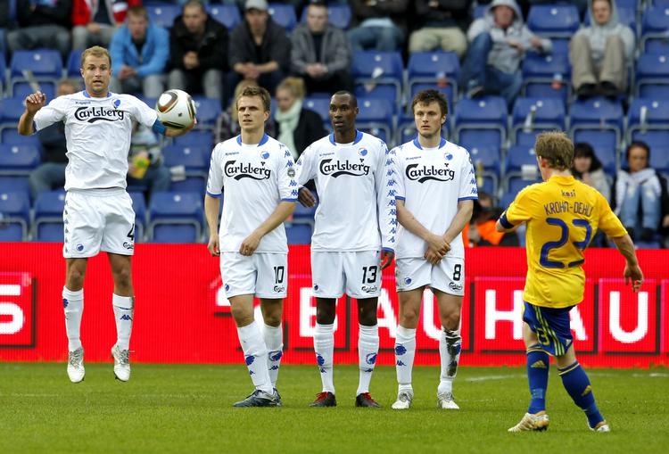 VM-TRIO. Den danske VM-trup tæller bl.a. Jesper Grønkjær (nr. 2 fra venstre), William Kvist og Michael Krohn-Dehli (de to yderst til højre). Arkivfoto. 