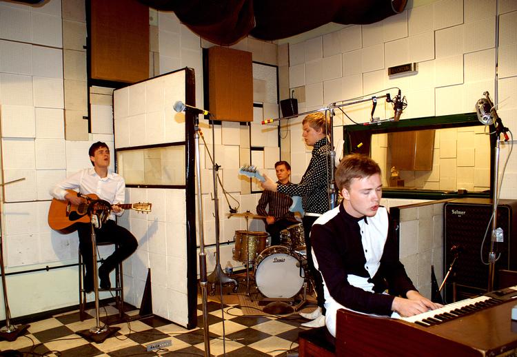 Thee Attacks har været en tur i 1960'ernes London for at finde både image og musikstil. Foto: Mads Mulvad/ Crunchy Frog 