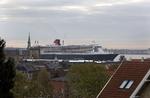 Luksus. Det 72 meter høje skib Queen Mary fylder godt i Helsingørs skyline i dag. 