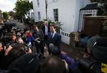 Nick Clegg varsler, at dagens forhandlinger bliver kritiske og afgørende. 