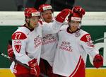 tyskermøde. Fra venstre ses nogle af isens helte, Mads Christensen, Kasper Degn og Mikkel Bødker i en tidligere kamp mod Tyskland under VM i Schweiz i 2009. Arkivfoto. 