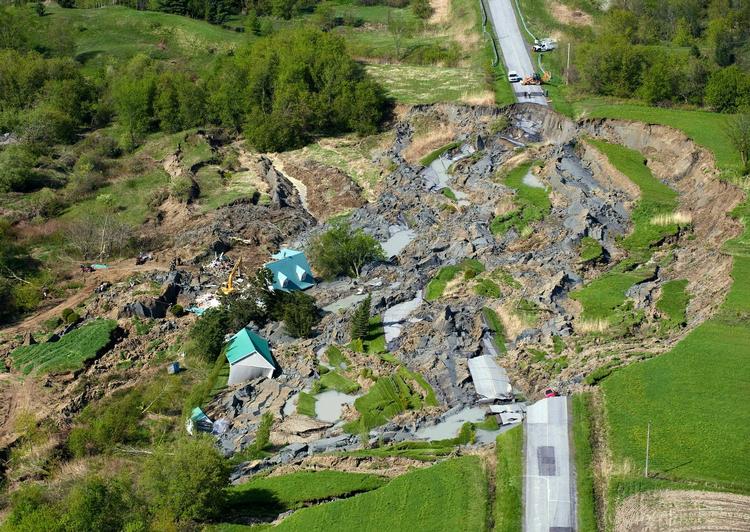 SKRED. Huse ødelagt af jordskreddet i Canada. 