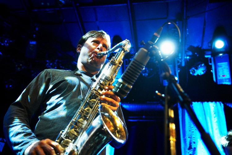 Det er store stjerner som guitaristen John Abercrombie og saxofonisten Chris Potter her på billedet, som optræder i Valby under Copenhagen Jazz Festival dette år. Arkivfoto. 