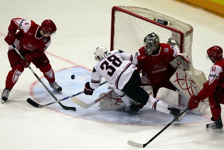 succes. Dansk angreb på det amerikanske mål. Danmark har under VM vist, at den overdrevne respekt for de helt store hockey-nationer nu endelig er forduftet. Arkivfoto. 