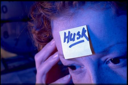 Huskesedler og notifikationer og alarmer og SMS'er fra Forældreintra og den kommunale affaldsordning præger klummeskriverens hverdag. Arkivfoto (modelfoto) 