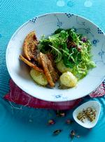 Stegt flæsk piftet op med citron-anis-salt. Foto: Pia Enghild 