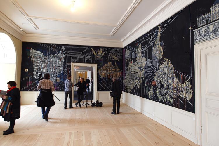 Kunst. 10 kunstnere har bidraget til udsmykningen af Frederik VIII's renoverede palæ - her Jesper Christiansen. 