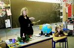 Automatik. Når den praktiske undervisning i folkeskolen går i gang, ved man fra undersøgelser, at lærere skal træffe op til to beslutninger per minut. Den forskningsbaserede viden skal altså helst sidde på rygraden af lærerne. Arkivfoto: Camilla Stephan 
