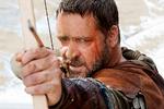 I Ridley Scotts version af Robin Hood nøjes helten (Russell Crowe) ikke med at kæmpe med bue og pil. Nu holder han også brandtaler om social omfordeling som Castro eller Martin Luther King. Foto fra filmen