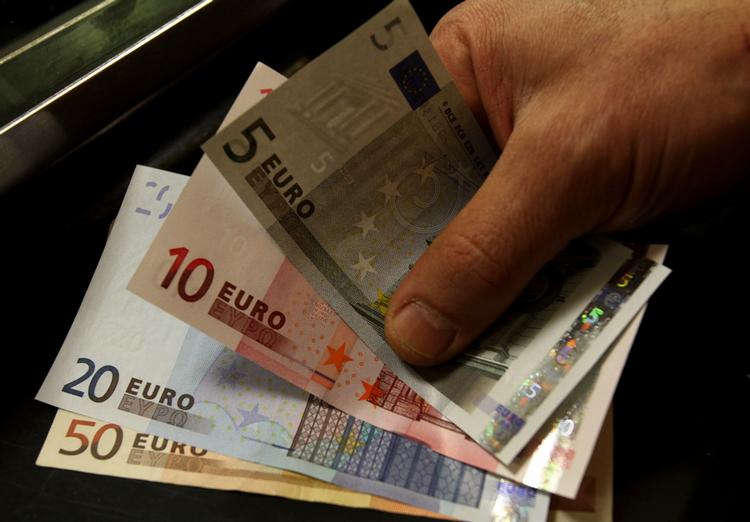 SMÅSEDLER. Ved at sætte en stopper for handelen med 500 euro-sedler håber det britiske bagmandspoliti at ramme landets forbrydere. 