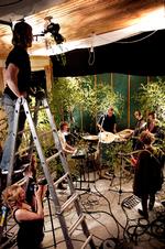 Reklame. Optagelserne til gruppen Oh No Onos musikvideo er sponsoreret af Sony Ericsson. Når videoen bliver tilgængelig på internettet, vil der derfor være et lille Sony Ericsson-logo i videoens hjørne. Foto: Finn Frandsen. 