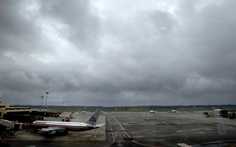 FLYVEFORBUD. Fly parkeret i Milano under det stop for flyvninger, det islandske vulkanudbrud var skyld i. 
