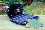 TILLOKKENDE. Den fikse Acer Aspire One vejer knap et kg, har dansk tastatur og en skærm på ni tommer. Maskinen kan, som en af de første bærbare herhjemme, købes med rabat, hvis man samtidig tegner abonnement på mobilt bredbånd. 