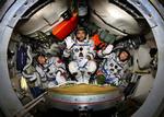 Hundekød er en fast del af føden for kinesiske astronauter. Det fortæller Kinas første mand i rummet, Yang Liwei, i en ny selvbiografi. 