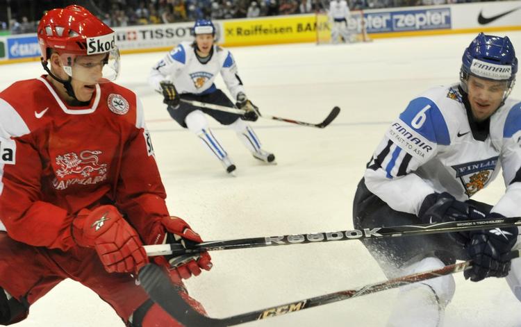 SULTEN. Lars Eller (tv) og de andre danske spillere er opsatte på at nå kvartfinalerne ved VM i ishockey. 