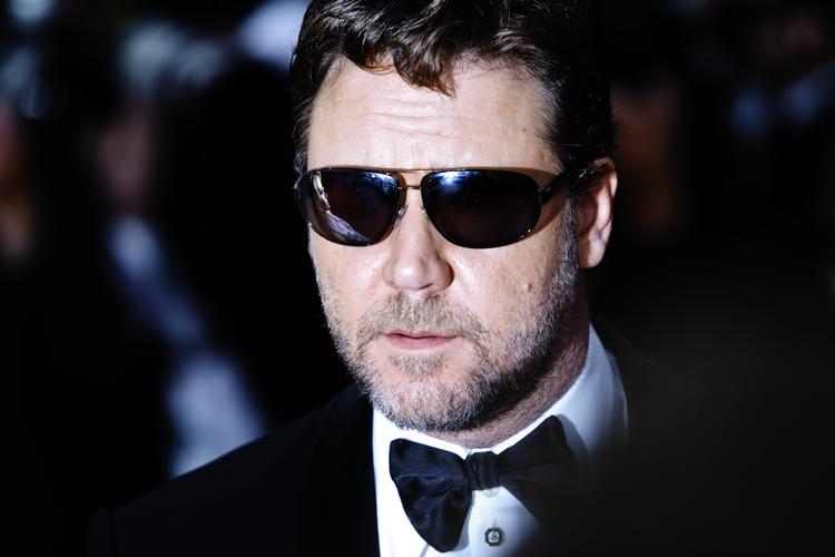 HIDSIGPROP. Russell Crowe har tidligere demonstreret, at han besidder et heftigt temperament. Og beskyldes for at have leveret en irsktalende Robin Hood, dér gik australierens grænse  tilsyneladende. 