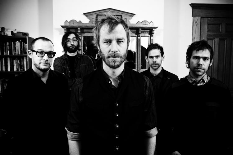 Med 'High Violet', der udkommer tre år efter 'The Boxer', gør The National alle ensformighedsbekymringer til skamme. 