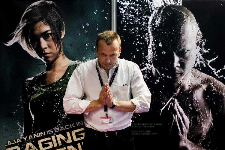 Kon'nichiwa. Filmredaktør Kim Skotte byder de bloddryppende østasiatiske film velkommen i Cannes. 