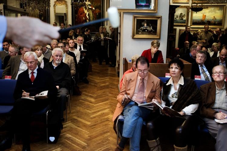 Kostbart. Et svensk 3 skilling-frimærke ryger under hammeren i Genéve i næste uge. Frimærket er vurderet til 44 millioner kroner. 